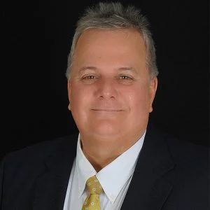 curtis-andrew Curtis Andrew real estate agent headshot Sarabay