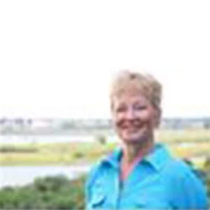 lisa-malone-headshot-lg Lisa Malone real estate agent headshot Sarabay